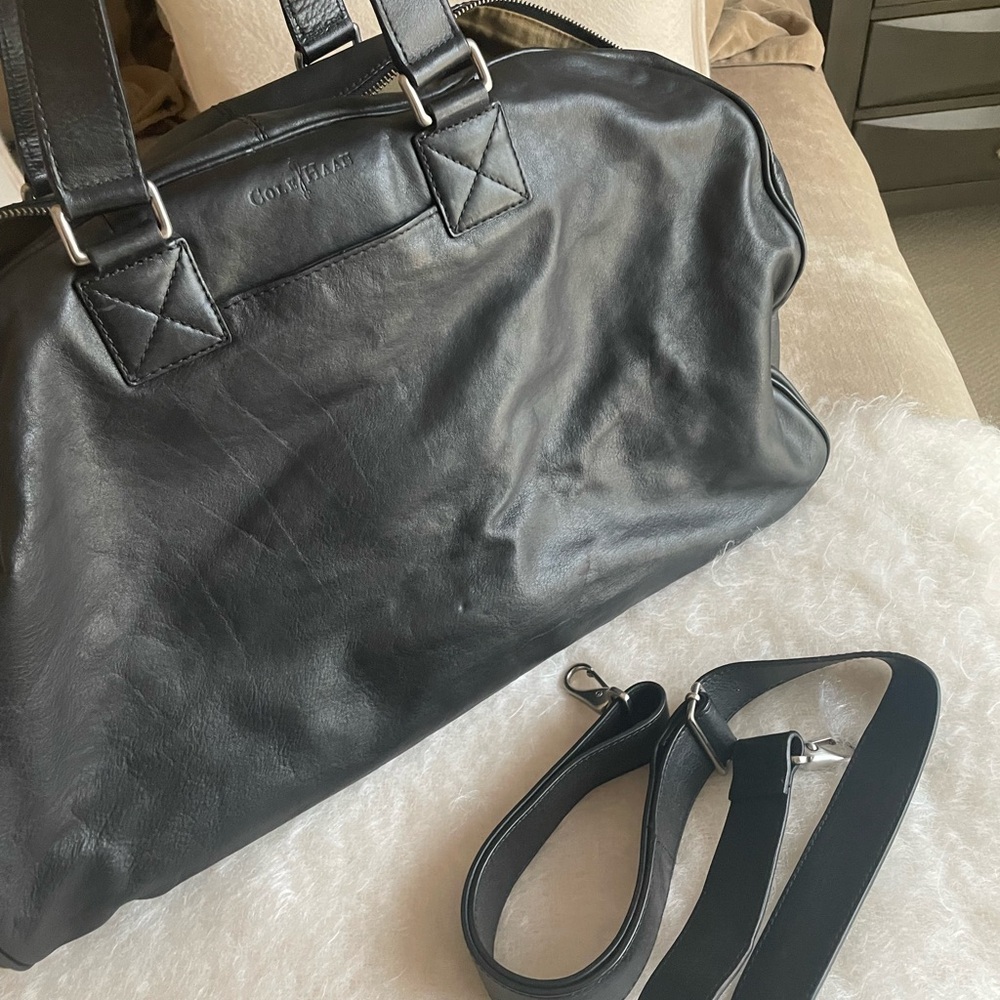 ❌SOLD❌ Cole Haan Black Leather Duffle Bag
New. Never used with Shoulder Strap - Picture 6 of 6